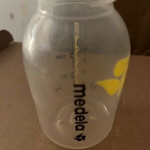 Medela Plastic Breast Pump 6oz Bottles with Day of the week Bottle Caps